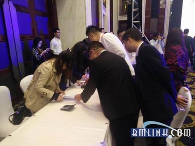 當藝術(shù)邂逅楚楚 十月花千谷新品發(fā)布會